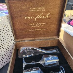 Elegant Glass Decanter and Glass Set